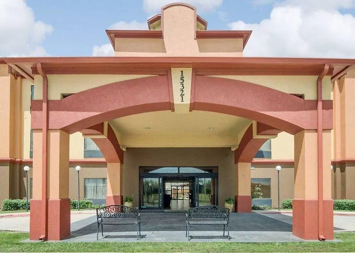 In Luxury hotels Springwood Suites Houston Iah - Beltway 8